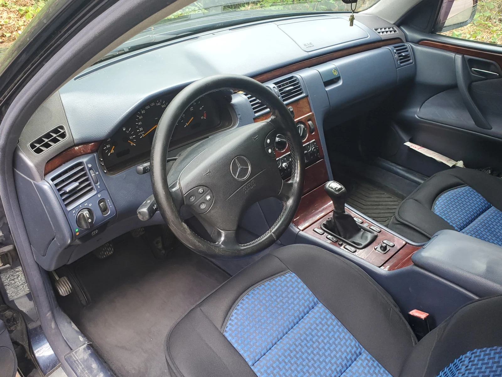 Mercedes-Benz E 220 Дизел - изображение 8