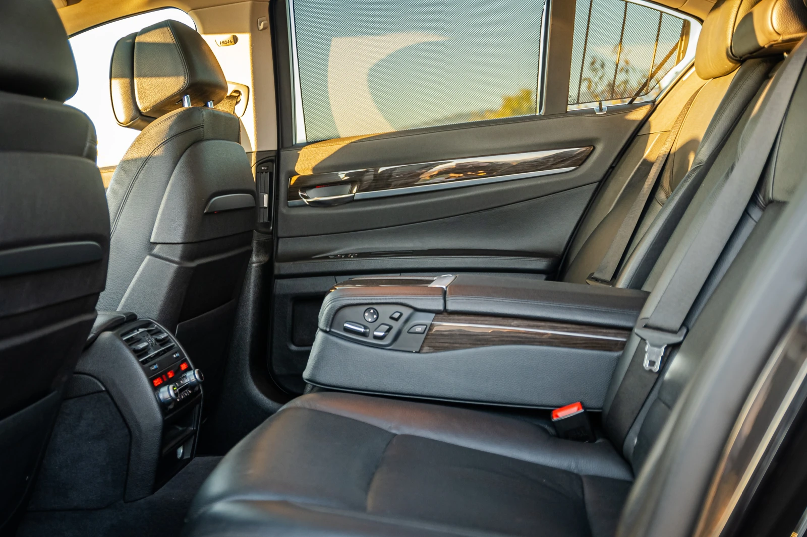 BMW 740 X Drive, снимка 11 - Автомобили и джипове - 54035633