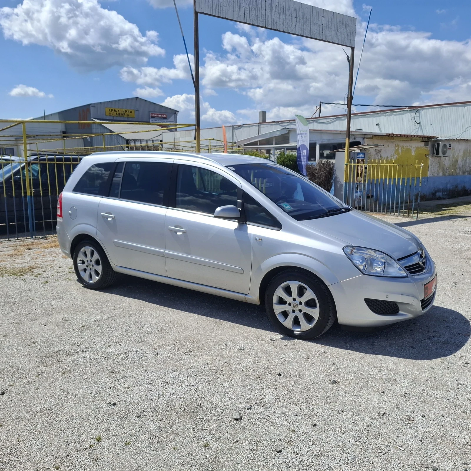 Opel Zafira 1.7CDTI, снимка 5 - Автомобили и джипове - 54348463
