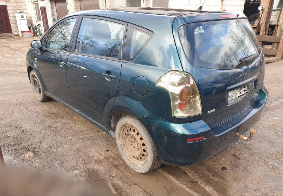 Toyota Corolla verso 2.2 D-4D , снимка 3 - Автомобили и джипове - 54666164