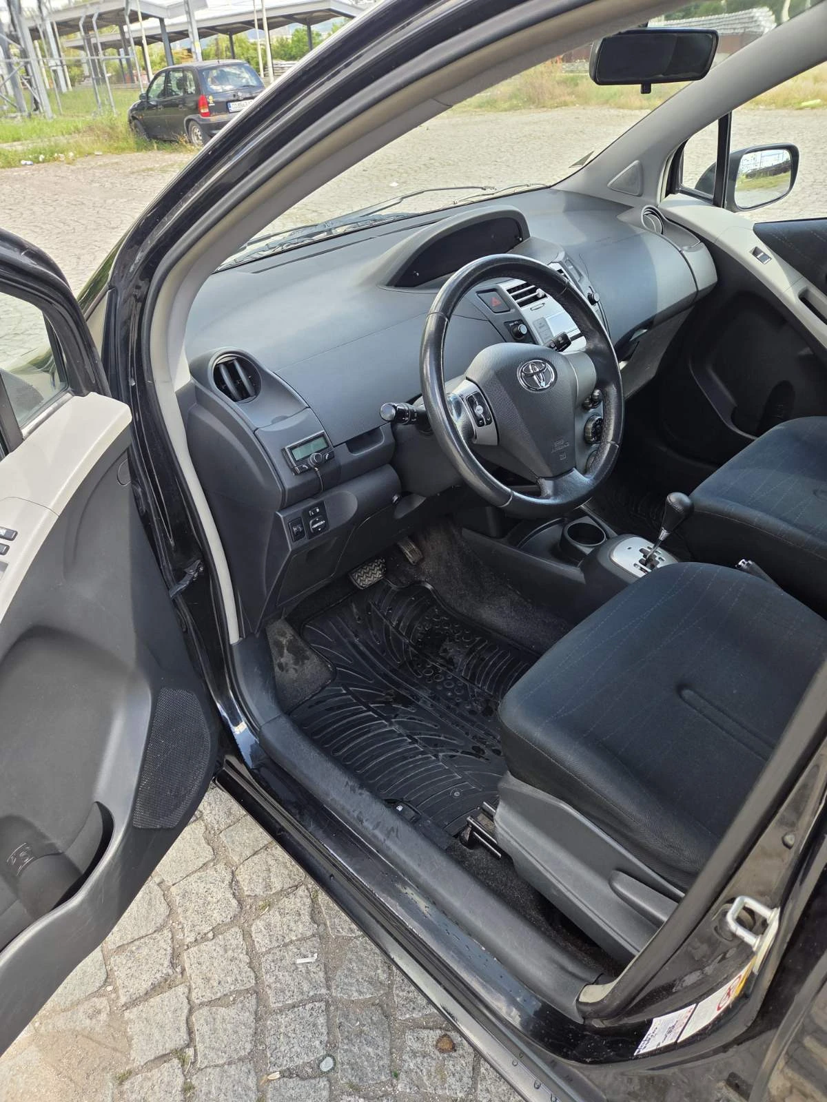 Toyota Yaris, снимка 12 - Автомобили и джипове - 54900957