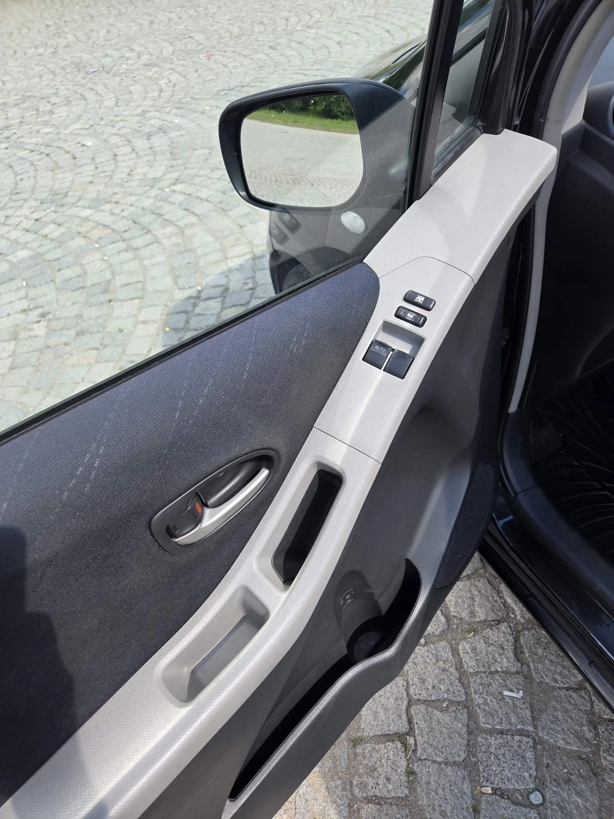 Toyota Yaris, снимка 8 - Автомобили и джипове - 54900957