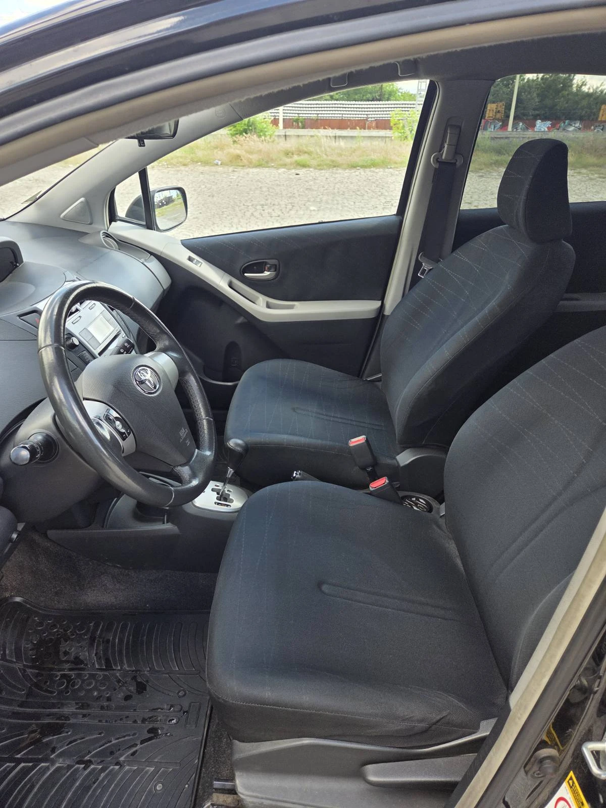 Toyota Yaris, снимка 14 - Автомобили и джипове - 54900957