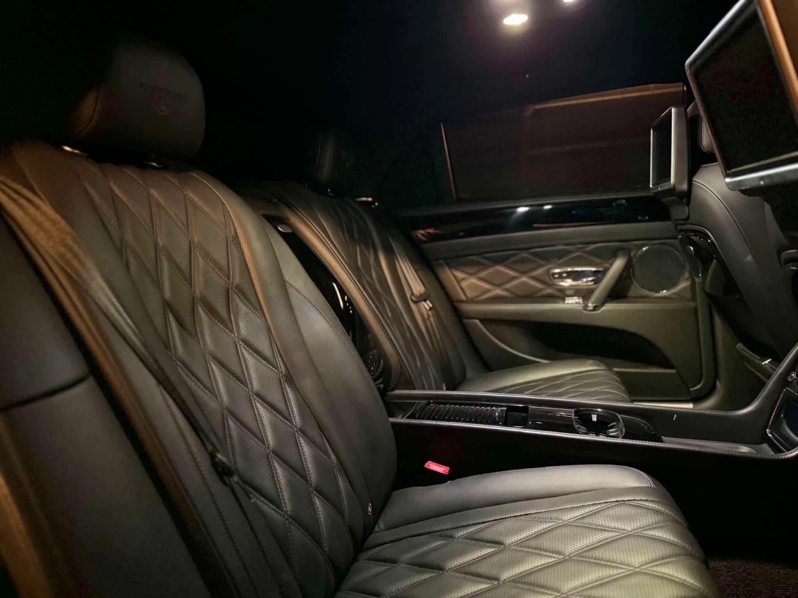 Bentley Flying Spur 4.0 V8, снимка 4 - Автомобили и джипове - 55505410