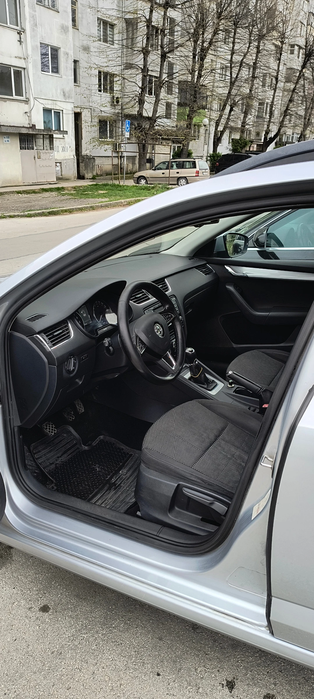 Skoda Octavia 1.6 TDI, снимка 12 - Автомобили и джипове - 56255808