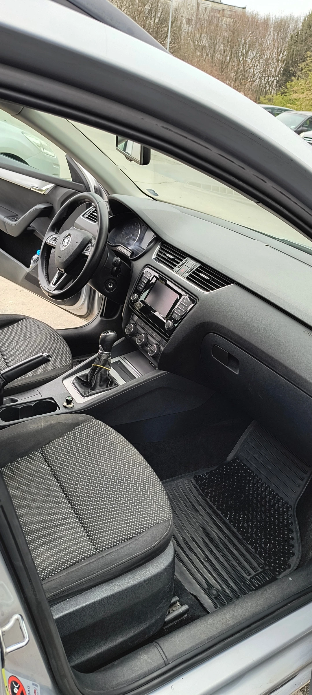 Skoda Octavia 1.6 TDI, снимка 10 - Автомобили и джипове - 56255808