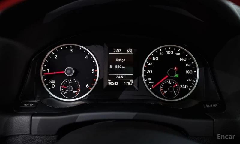 VW Tiguan, снимка 8 - Автомобили и джипове - 52926051