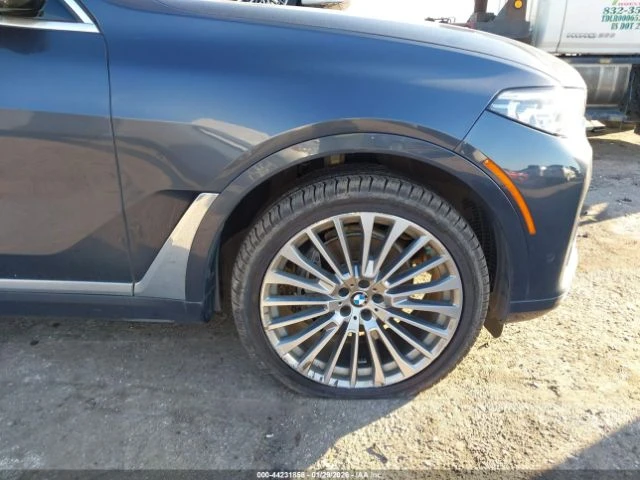 BMW X7 xDrive 40i* HARMAN KARDON* LASER* 360 CAM* DIGITAL, снимка 9 - Автомобили и джипове - 53801444