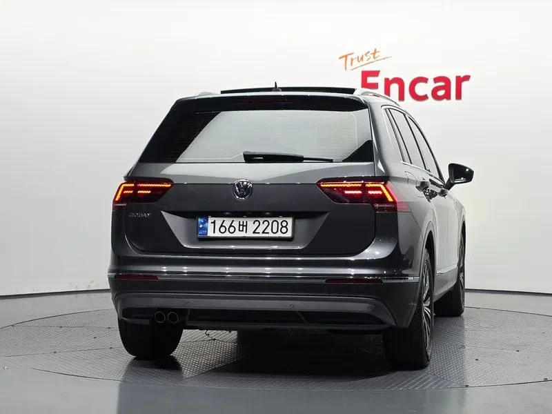 VW Tiguan, снимка 4 - Автомобили и джипове - 55297325