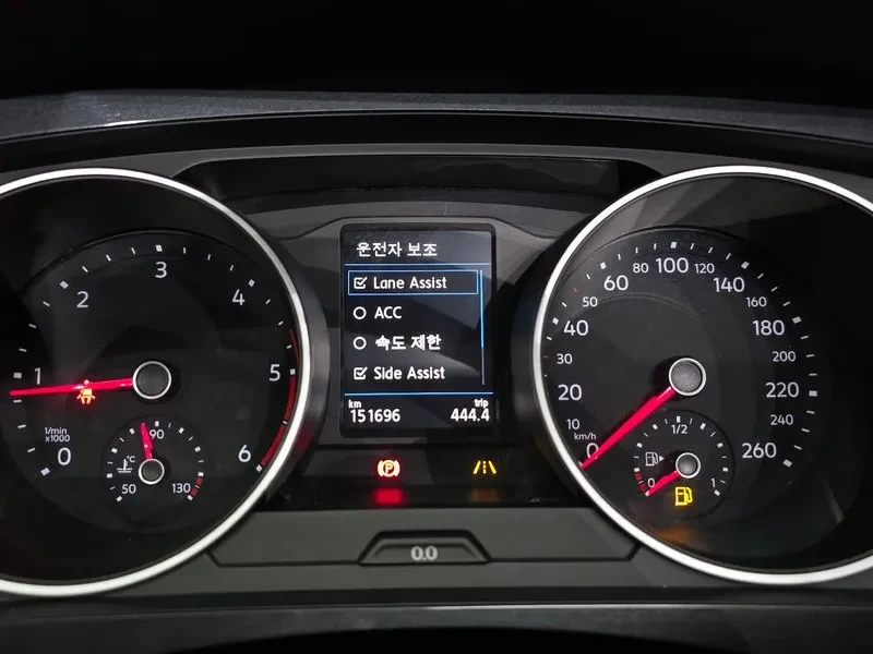 VW Tiguan, снимка 8 - Автомобили и джипове - 55297325
