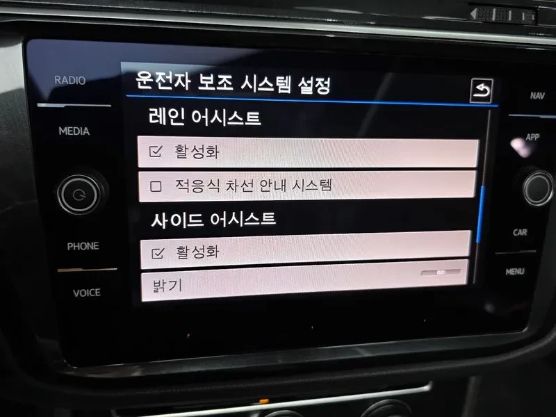 VW Tiguan, снимка 16 - Автомобили и джипове - 55297325