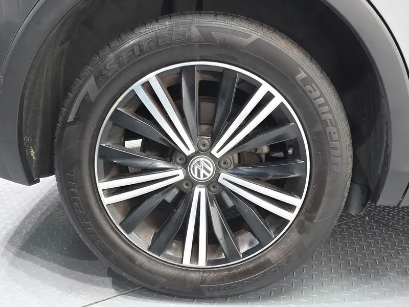 VW Tiguan, снимка 5 - Автомобили и джипове - 55297325