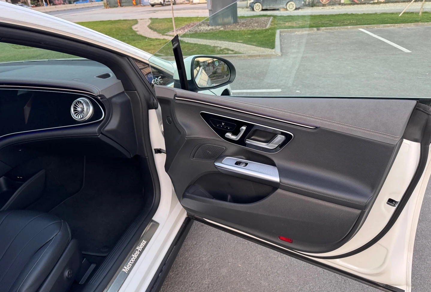 Mercedes-Benz EQE 350+  - изображение 6