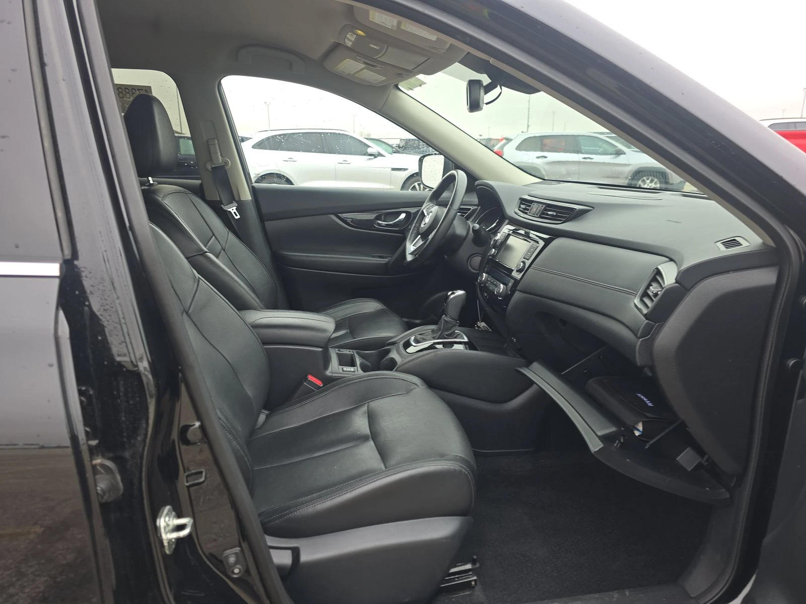 Nissan Rogue, снимка 10 - Автомобили и джипове - 53928459