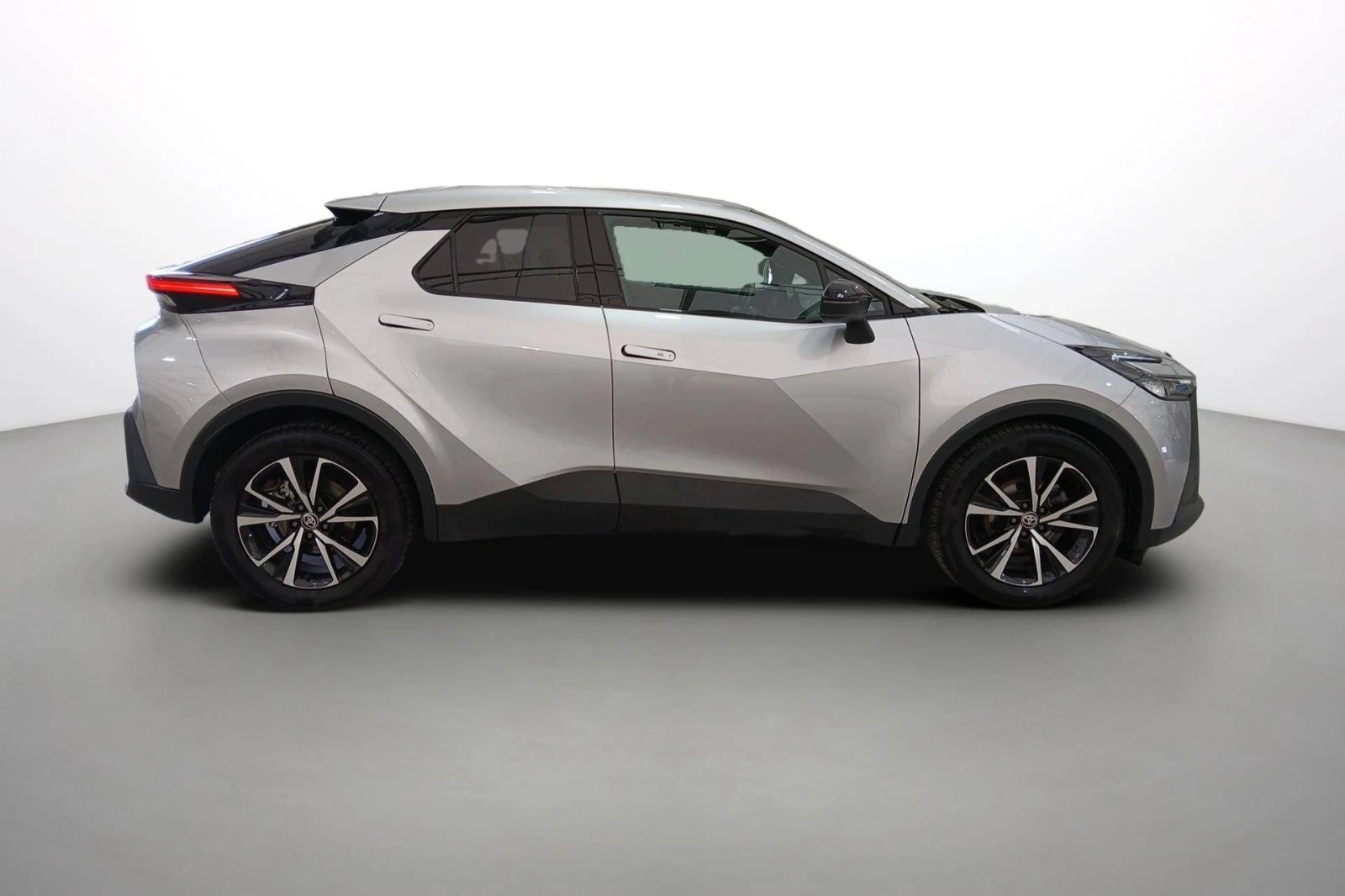 Toyota C-HR C-HR Design, снимка 4 - Автомобили и джипове - 54341140