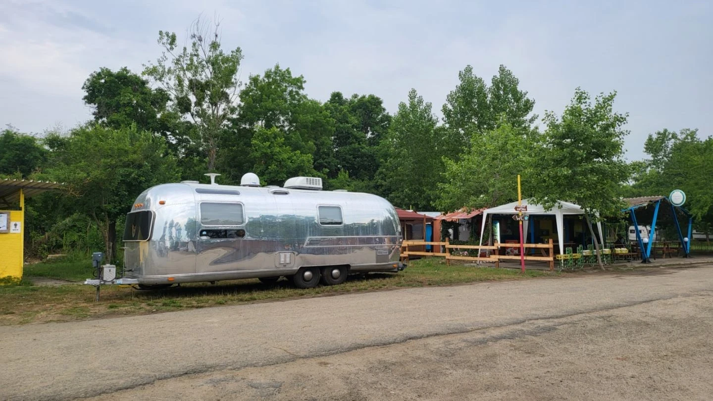 Каравана Award Airstream Land Yacht, снимка 5 - Каравани и кемпери - 54558671