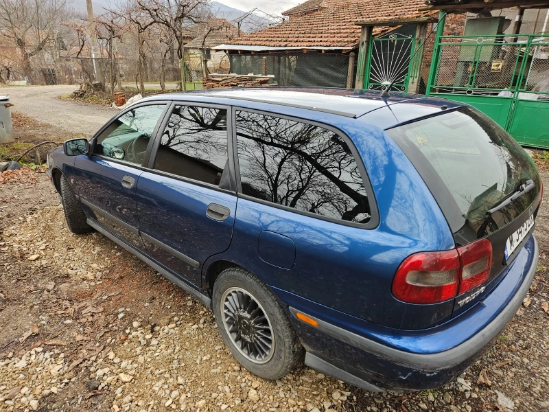 Volvo V40 2.0, снимка 13 - Автомобили и джипове - 48347642