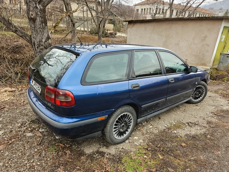 Volvo V40 2.0, снимка 16 - Автомобили и джипове - 48347642