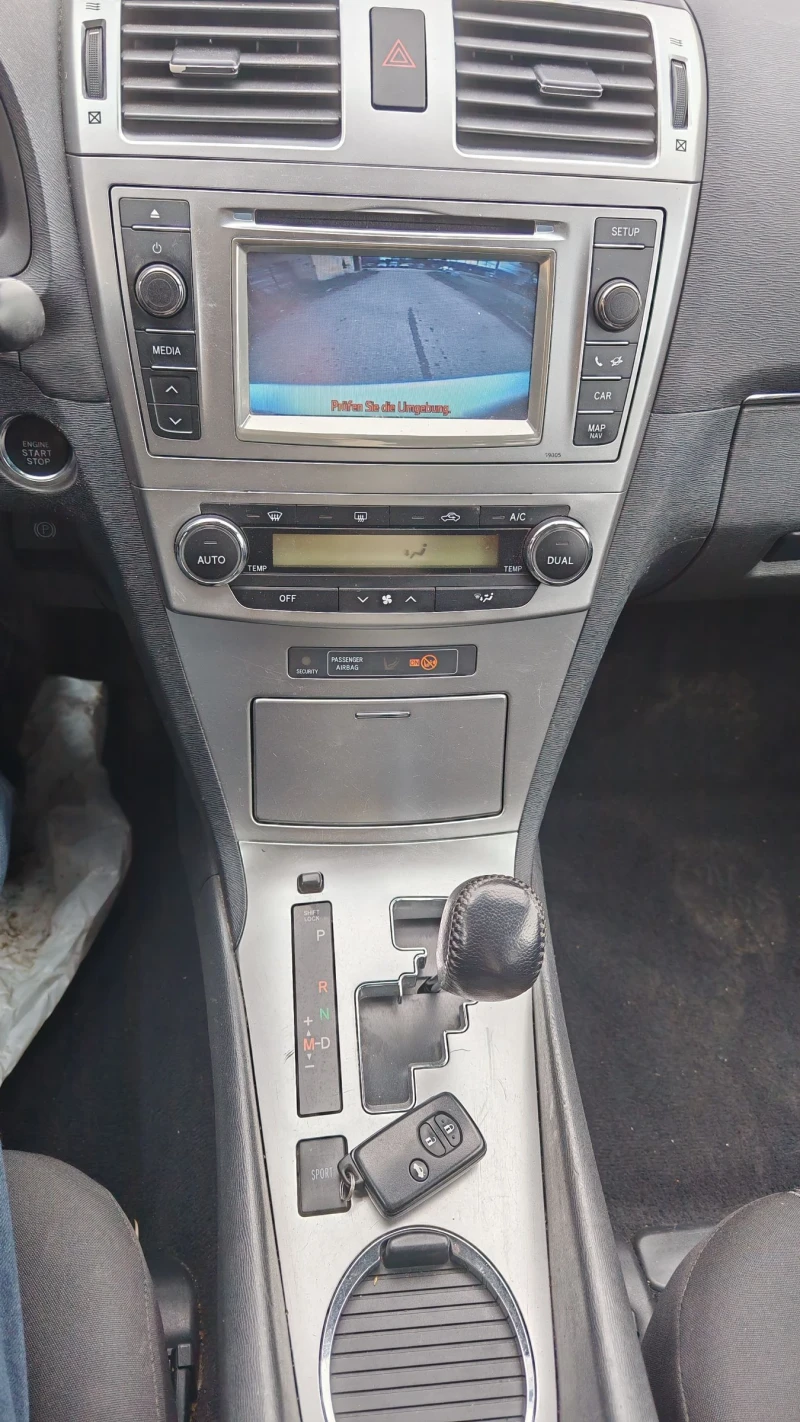 Toyota Avensis 2.2  Avtomat, снимка 14 - Автомобили и джипове - 52383743