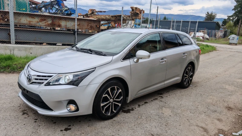 Toyota Avensis 2.2  Avtomat, снимка 2 - Автомобили и джипове - 52383743