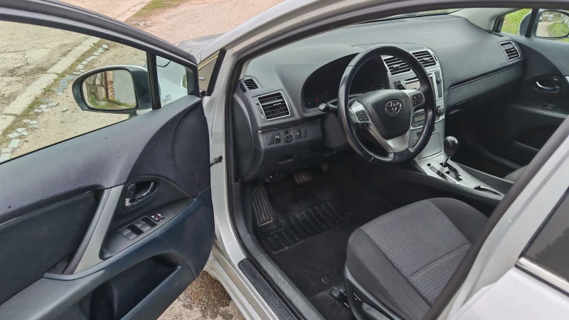 Toyota Avensis 2.2  Avtomat, снимка 10 - Автомобили и джипове - 52383743