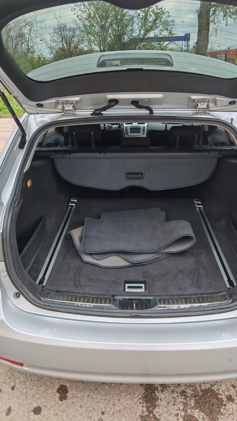 Toyota Avensis 2.2  Avtomat, снимка 11 - Автомобили и джипове - 52383743