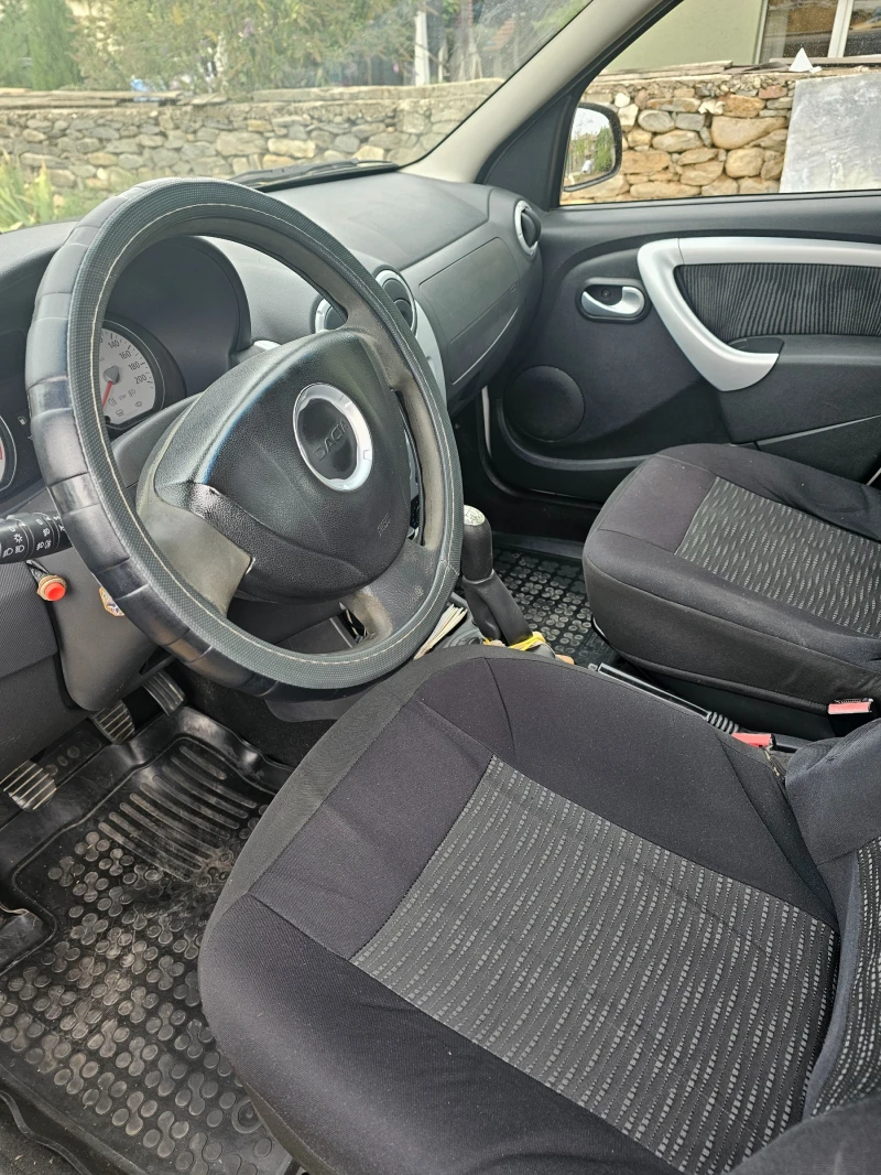 Dacia Logan, снимка 6 - Автомобили и джипове - 52409795