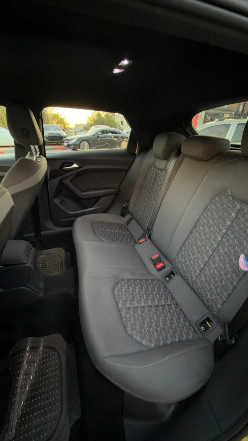 Audi A1 35tfsi s-line, снимка 9 - Автомобили и джипове - 52215346