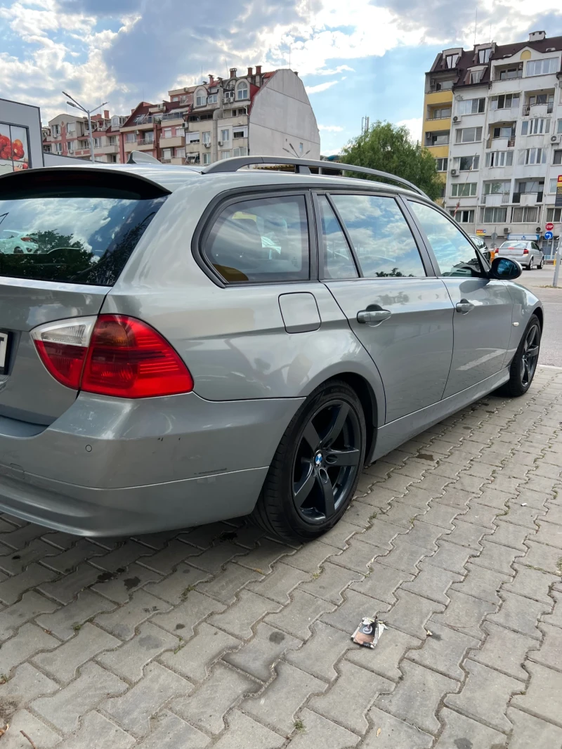BMW 320 i, снимка 4 - Автомобили и джипове - 52714293