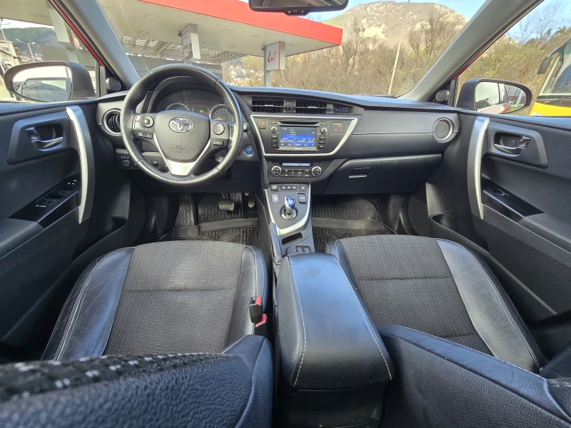 Toyota Auris Напълно обслужена бензин газ хибрид, снимка 11 - Автомобили и джипове - 52791185