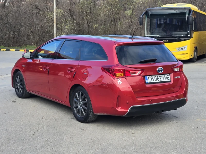 Toyota Auris Напълно обслужена бензин газ хибрид, снимка 6 - Автомобили и джипове - 52791185
