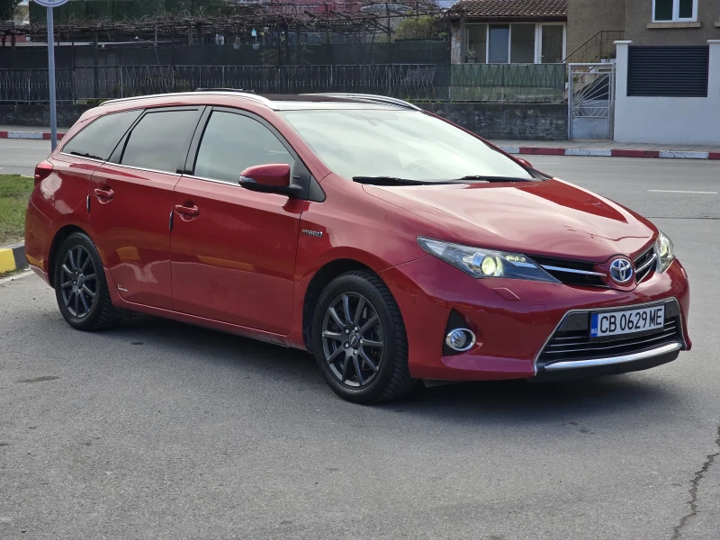 Toyota Auris Напълно обслужена бензин газ хибрид, снимка 5 - Автомобили и джипове - 52791185