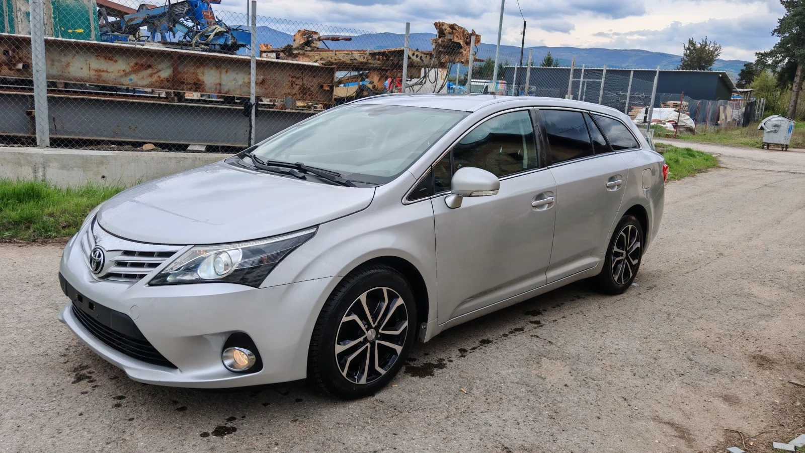 Toyota Avensis 2.2  Avtomat - изображение 2