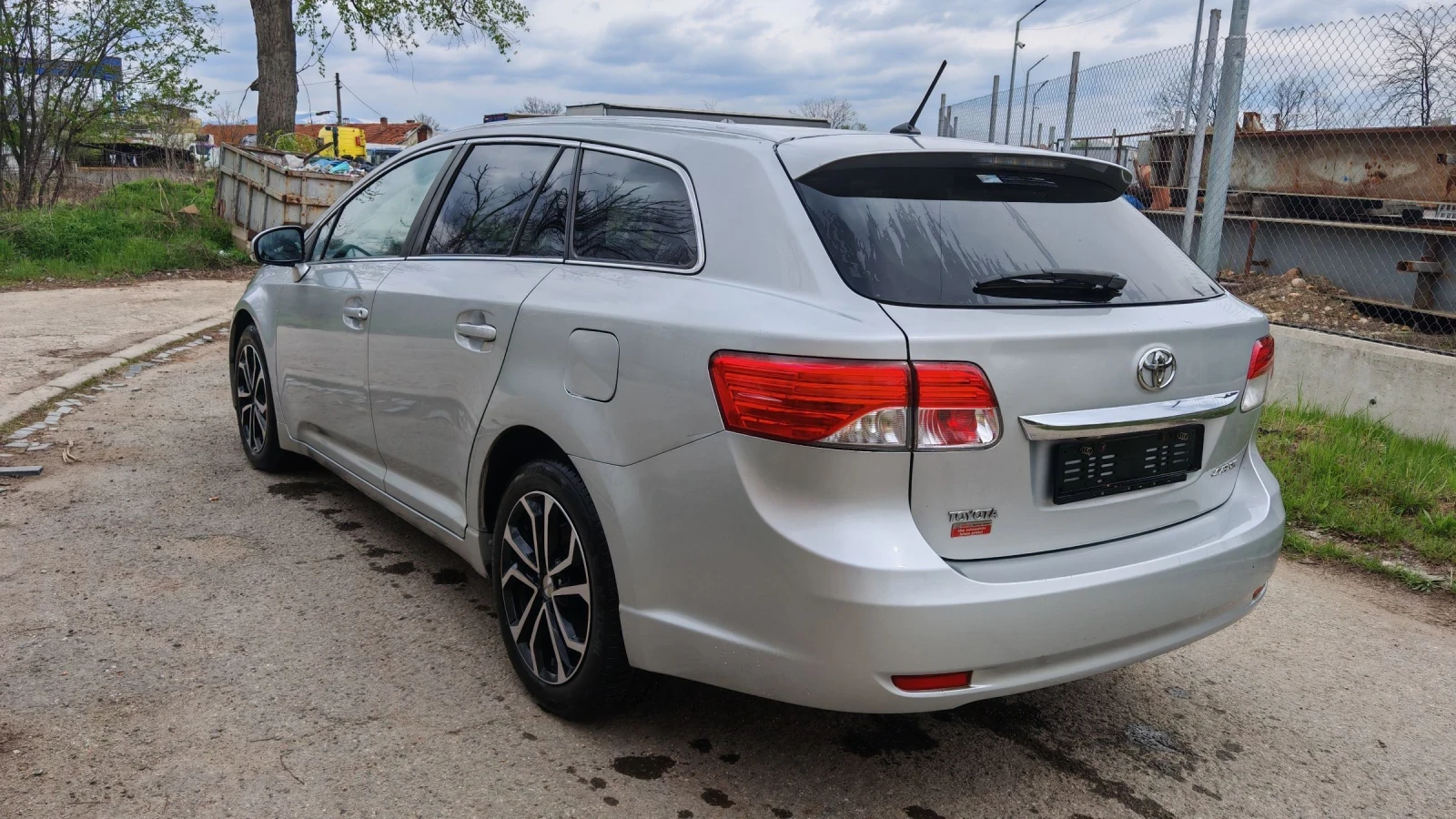 Toyota Avensis 2.2  Avtomat - изображение 8