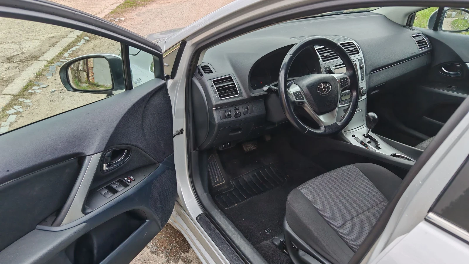 Toyota Avensis 2.2  Avtomat - изображение 10