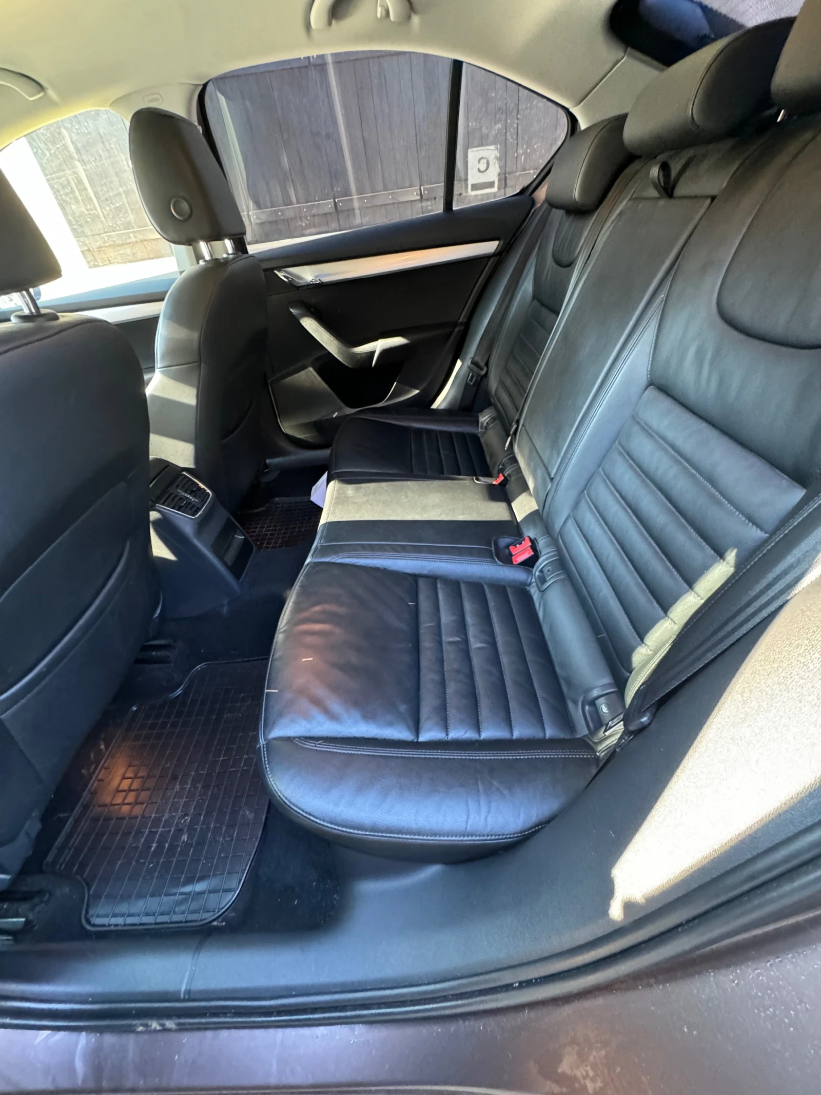 Skoda Octavia 1.6тдй DSG Кожа Нави  - изображение 8