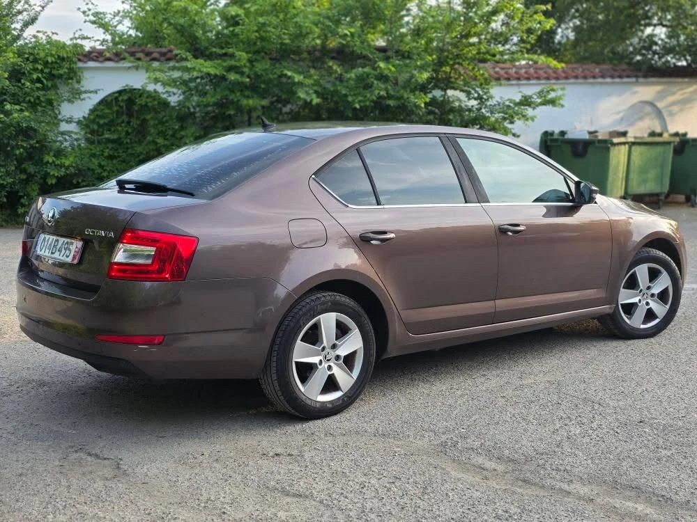 Skoda Octavia 1.6тдй DSG Кожа Нави  - изображение 4