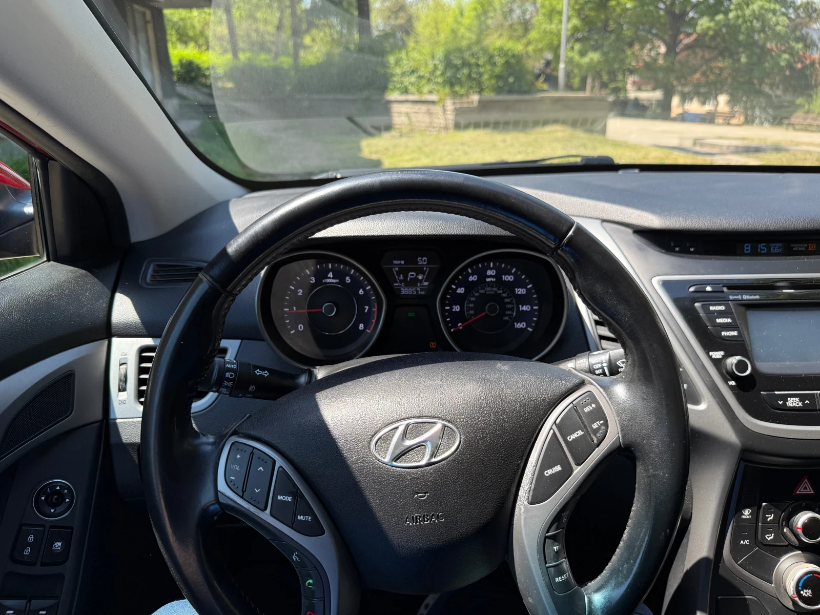 Hyundai Elantra 1.8 SE - изображение 8