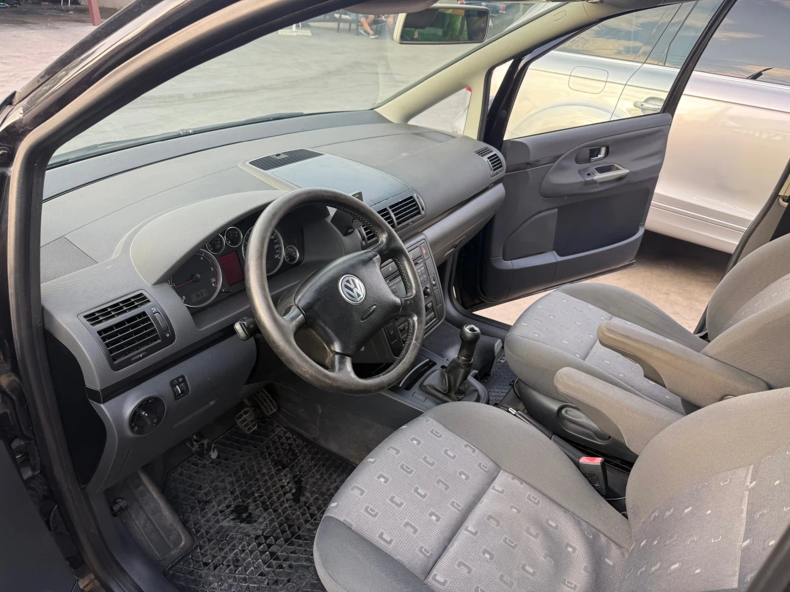 VW Sharan  - изображение 5