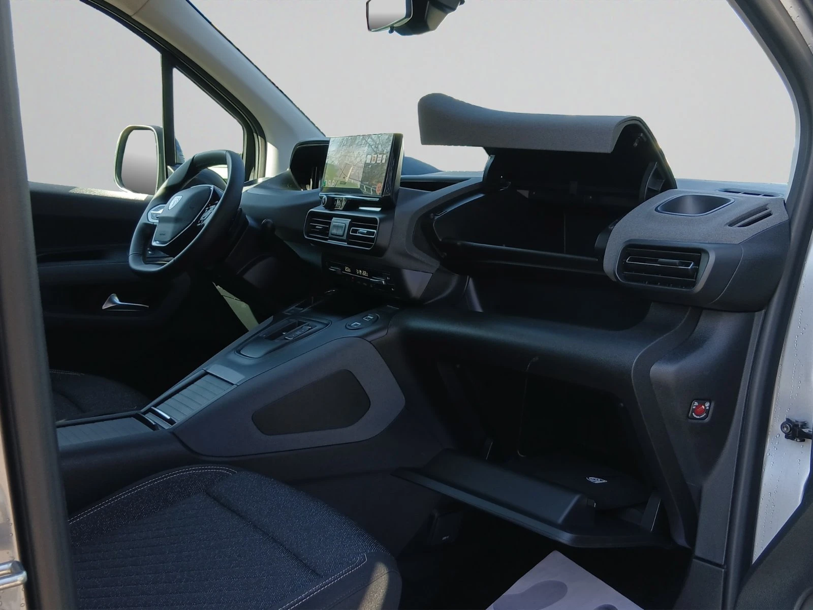 Peugeot Rifter MCA MPV Long ALLURE 1.5 BlueHDI 130 EAT8 , снимка 13 - Автомобили и джипове - 53719945