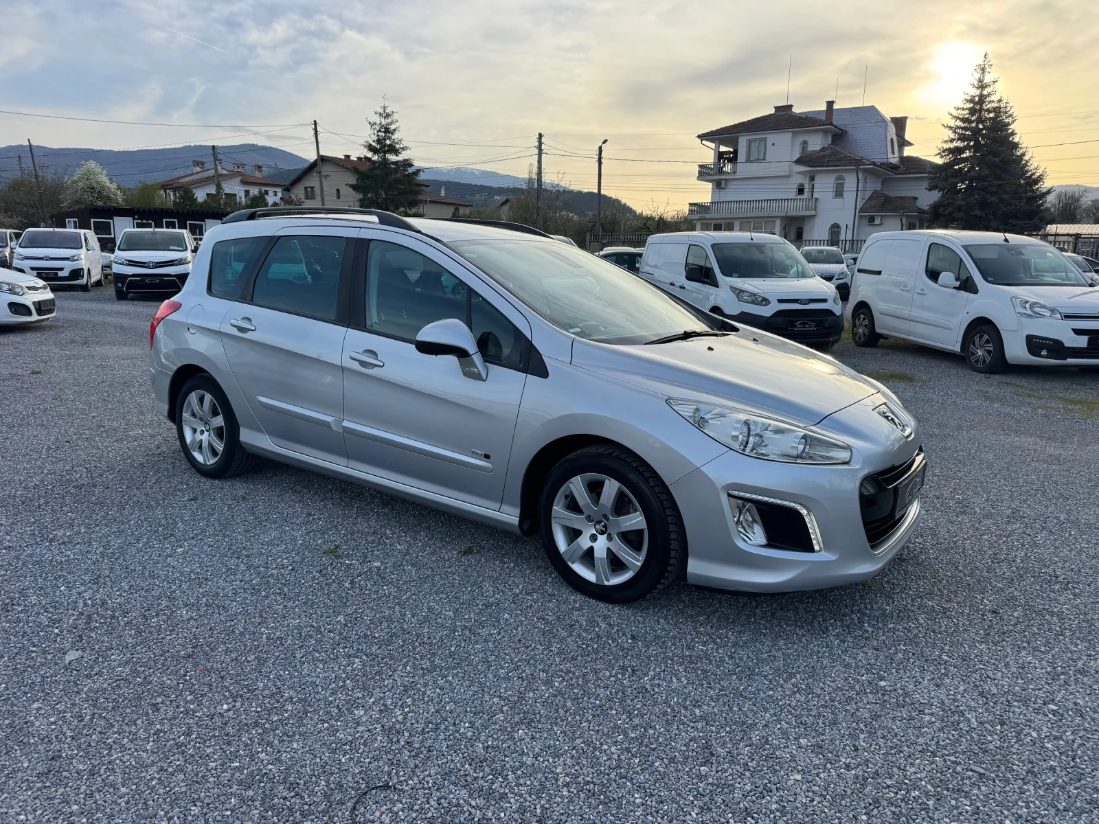 Peugeot 308 SW STYLE 1.6 e-HDI Klimatronik!! 6 speed!!, снимка 9 - Автомобили и джипове - 54346348