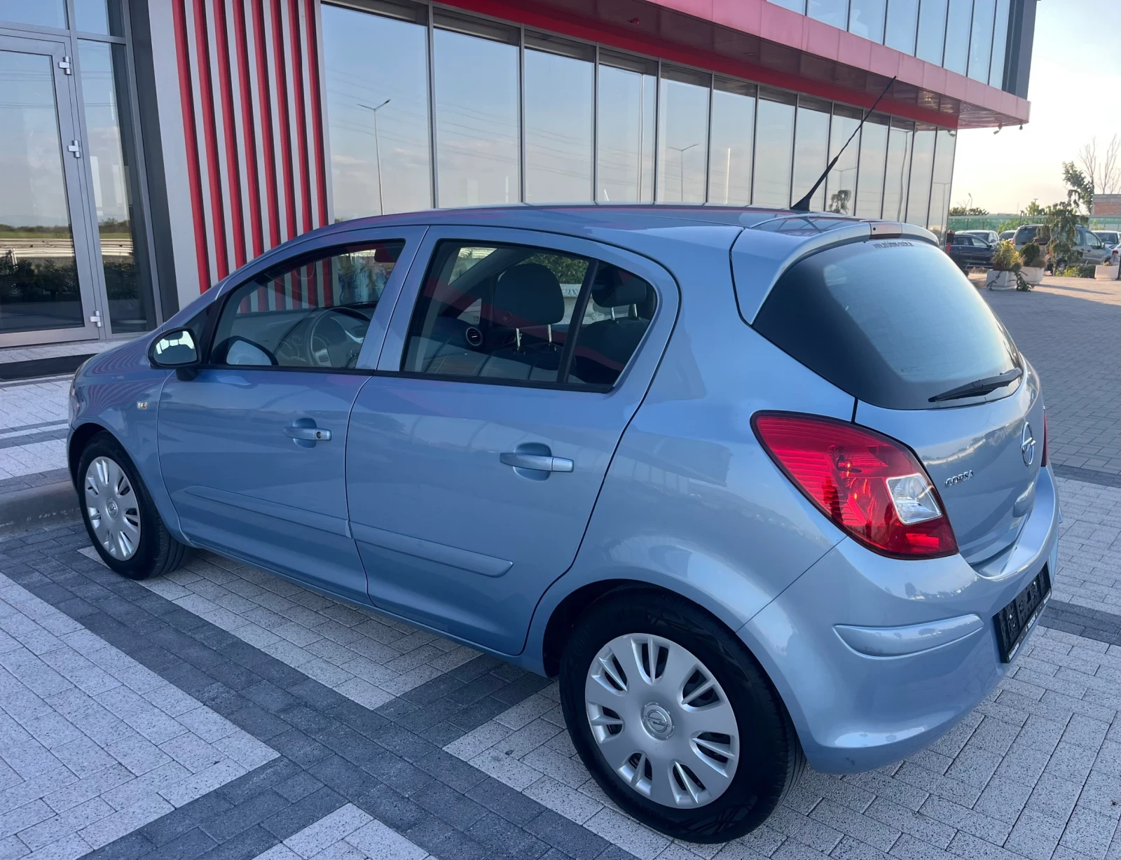 Opel Corsa 1.4 климатик, подгрев 106.000км, снимка 4 - Автомобили и джипове - 54437604