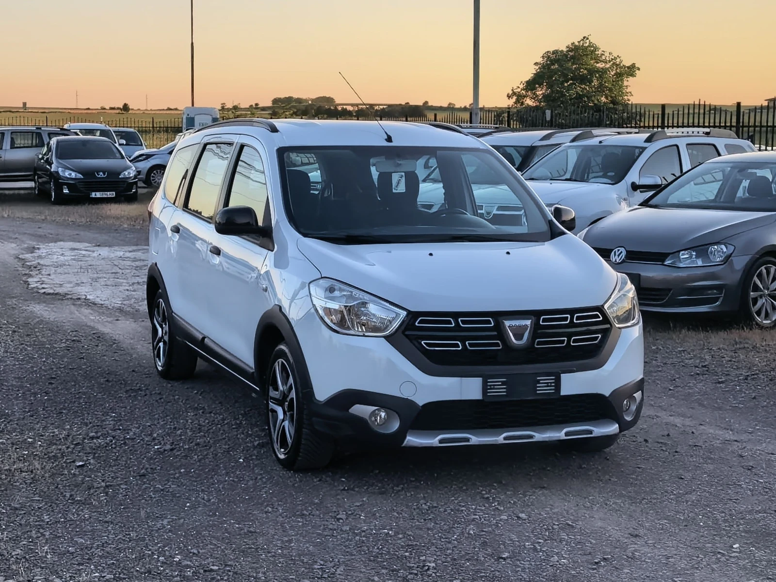 Dacia Lodgy 1, 6i GPL-Stepway, снимка 3 - Автомобили и джипове - 54683160