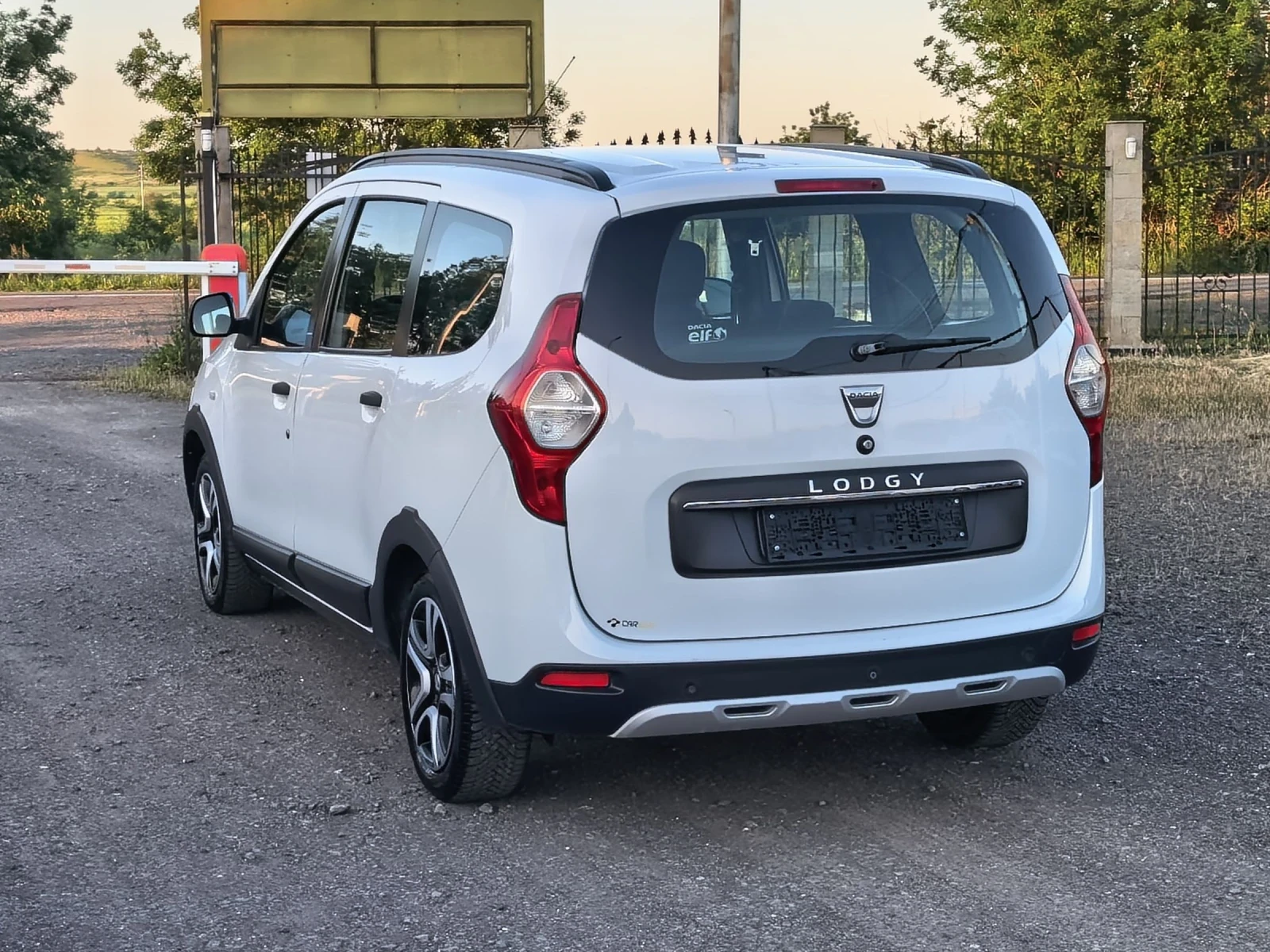 Dacia Lodgy 1, 6i GPL-Stepway, снимка 4 - Автомобили и джипове - 54683160