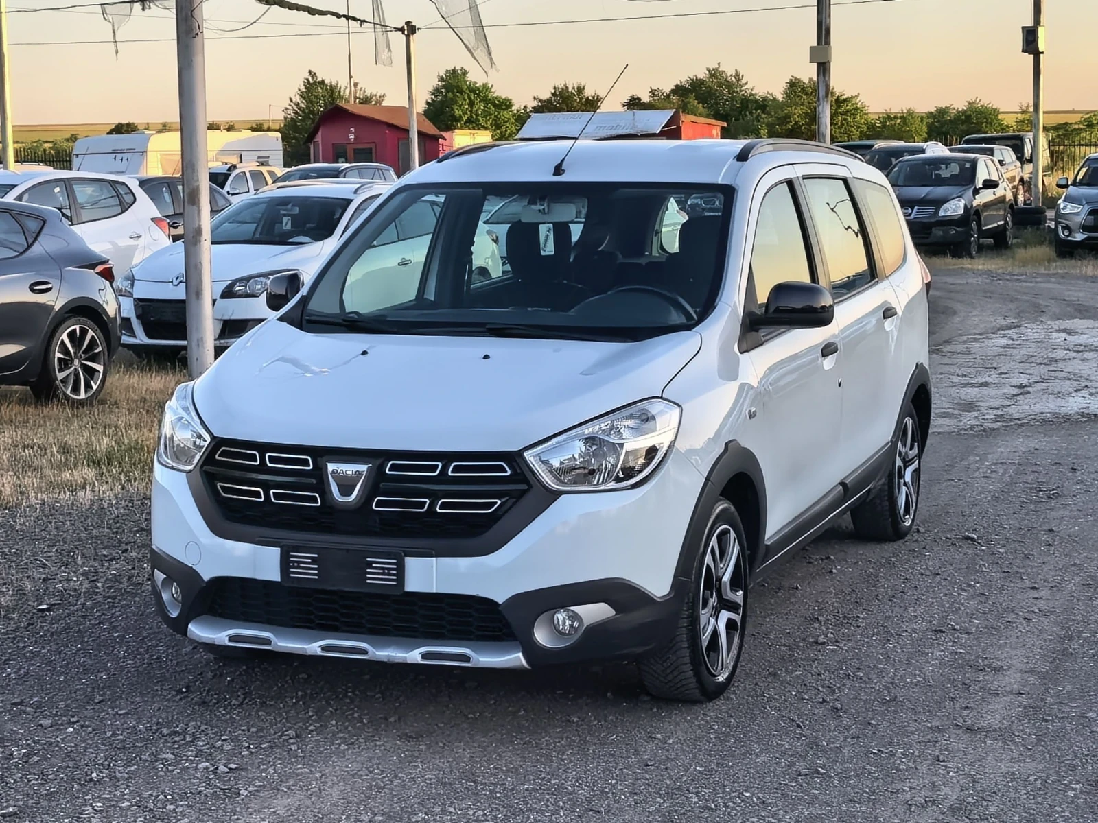 Dacia Lodgy 1, 6i GPL-Stepway, снимка 2 - Автомобили и джипове - 54683160