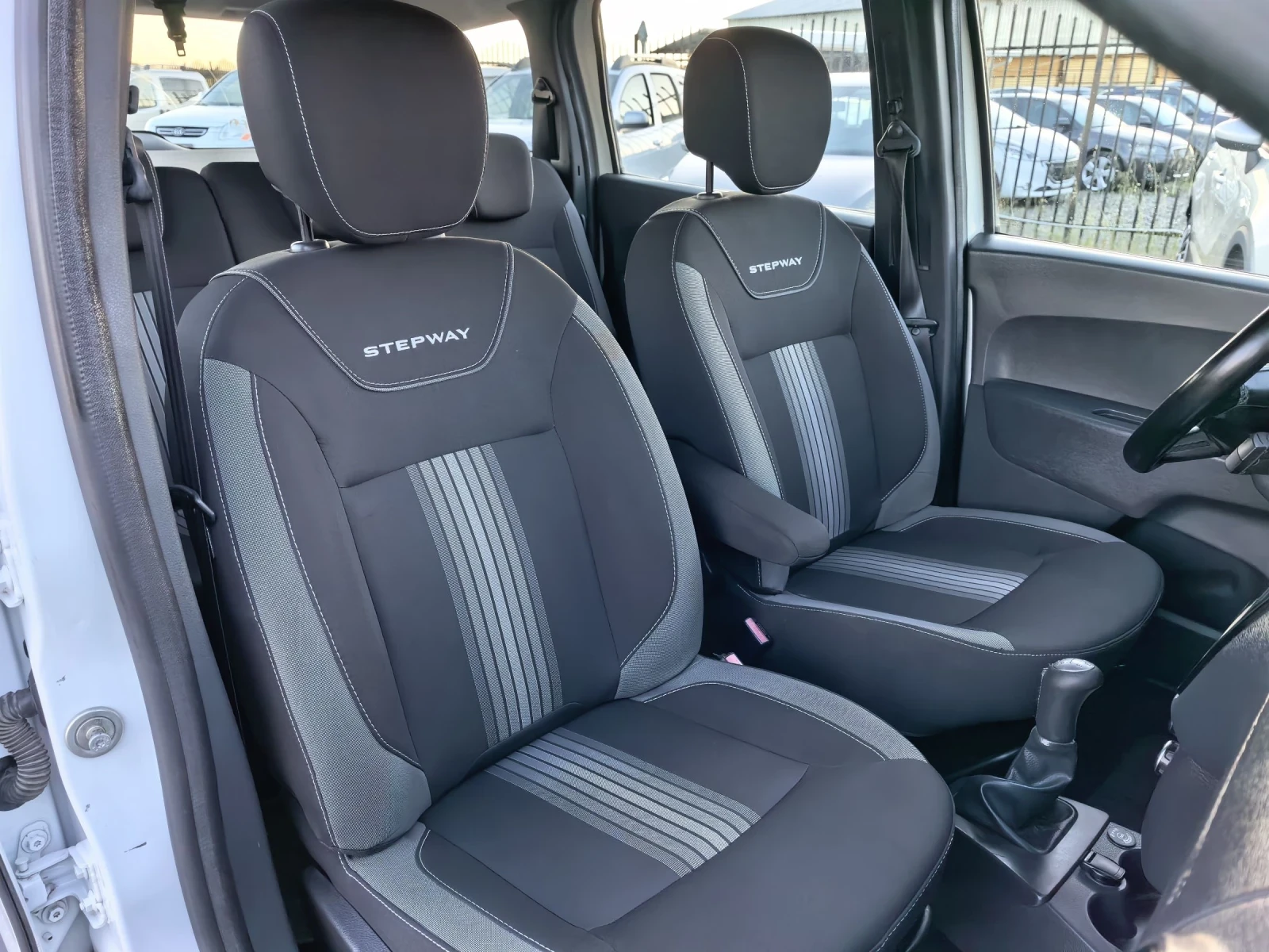 Dacia Lodgy 1, 6i GPL-Stepway, снимка 12 - Автомобили и джипове - 54683160