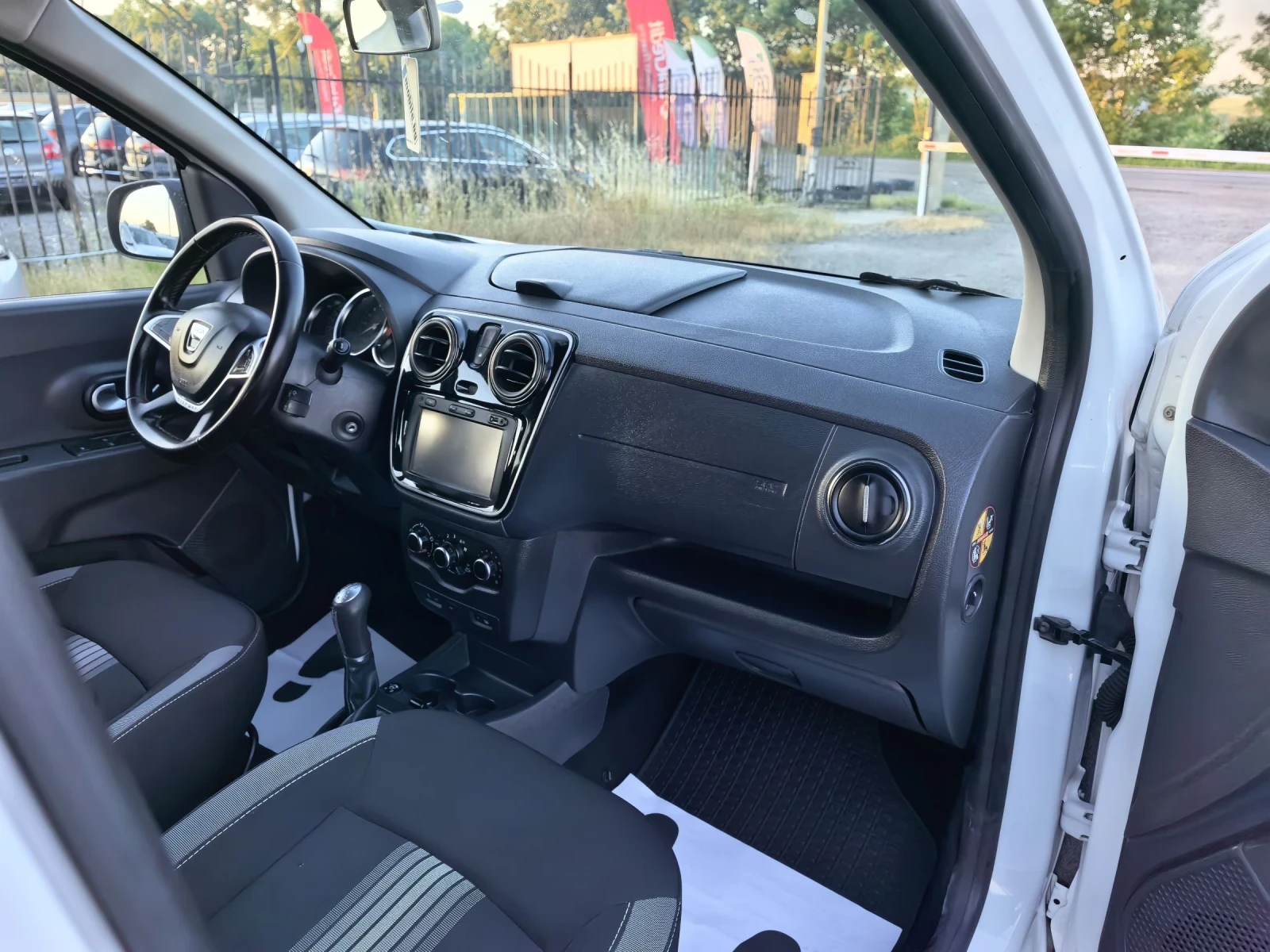 Dacia Lodgy 1, 6i GPL-Stepway, снимка 10 - Автомобили и джипове - 54683160