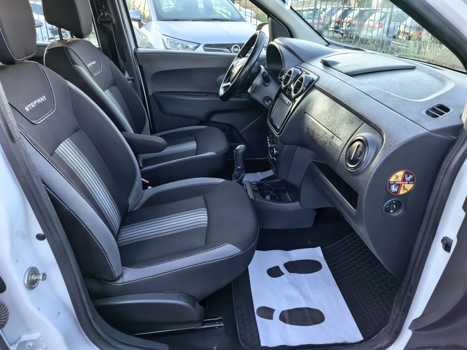 Dacia Lodgy 1, 6i GPL-Stepway, снимка 11 - Автомобили и джипове - 54683160