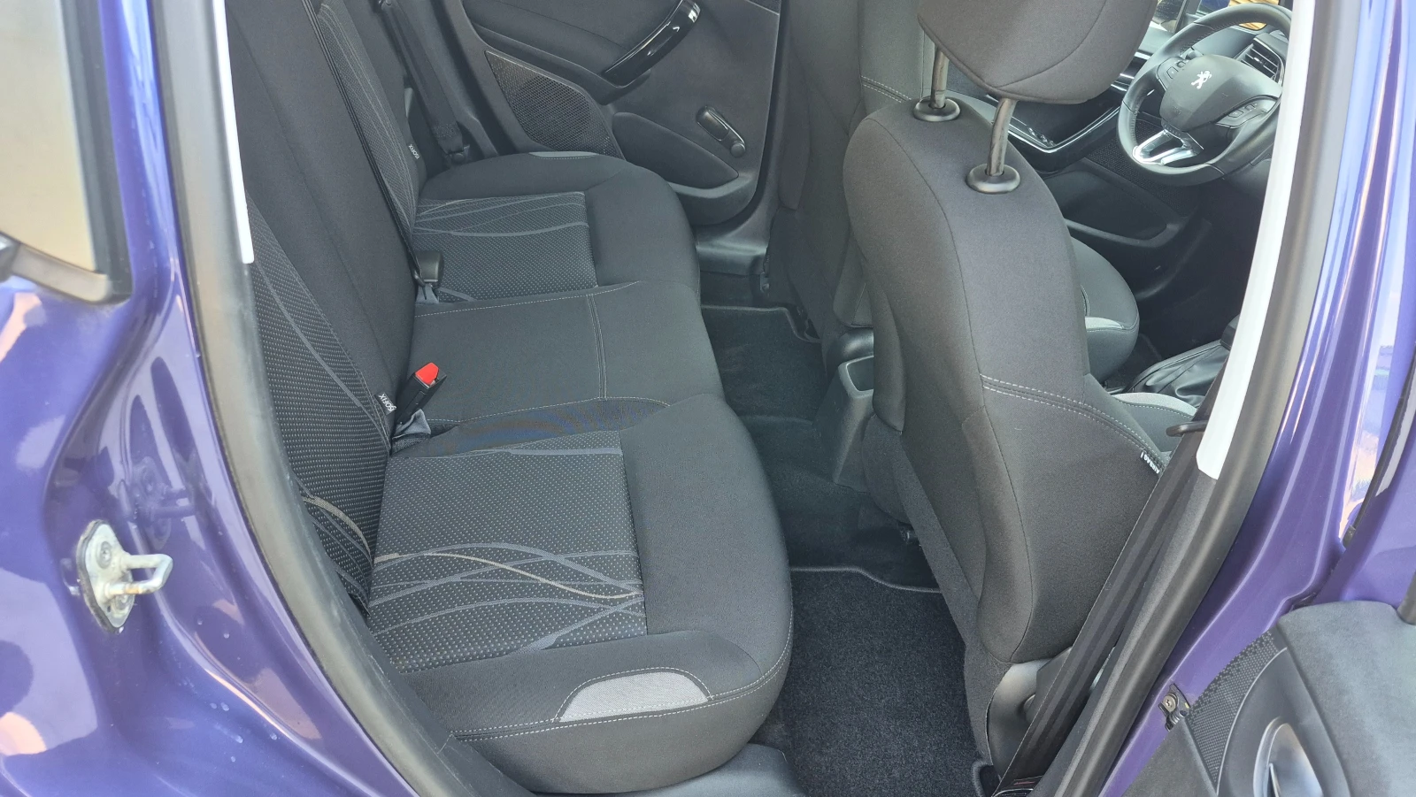 Peugeot 208 1.6HDI 130000км, снимка 11 - Автомобили и джипове - 55595276