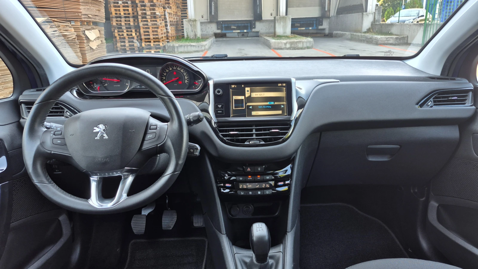 Peugeot 208 1.6HDI 130000км, снимка 12 - Автомобили и джипове - 55595276